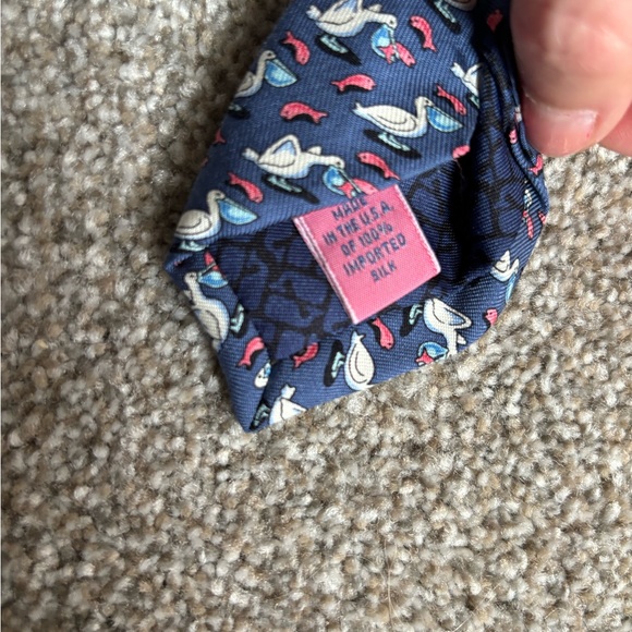 Vineyard Vines Pelican Tie - Picture 2 of 4